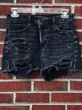 American Eagle Mom Shorts Sz womens Teen 2 Black Denim Distressed goth destroyed